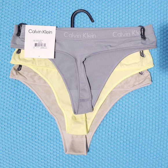 Calvin Klein 3 Pack Seamless Thong - Picture 2 of 5